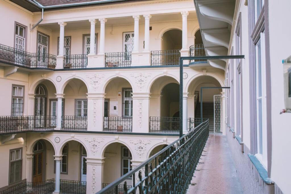 Central Budapest Apartment In Historical Building With Free Private Parking Exteriér fotografie